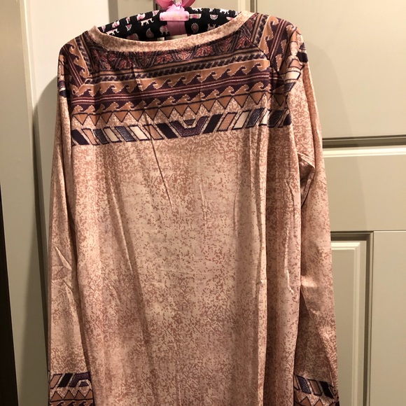 Yellowstone wear from the Yellowstone site! Only worn to try on! - Picture 2 of 3